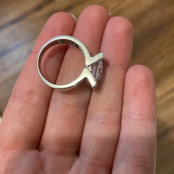 Tocara Ring Sz 7 - Picture 2 of 6